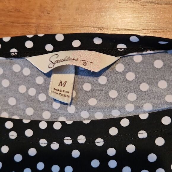 Speechless women's medium black white polka dot cold shoulders top - Picture 5 of 5